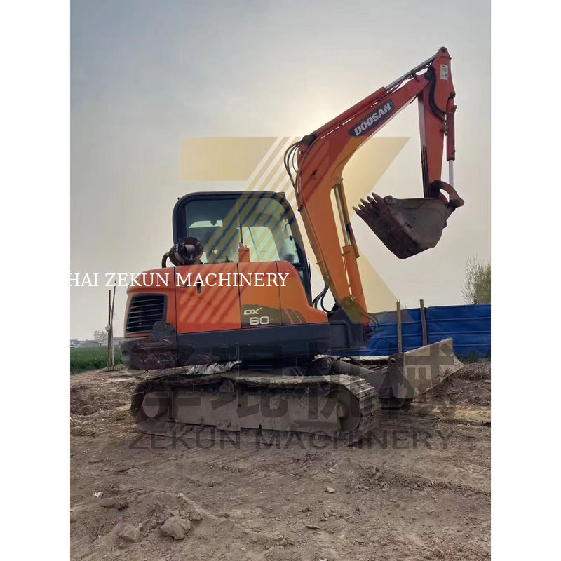 2015 년 사용 된 Doosan DH60-7 발굴기 좋은 상태 좋은 5500 KG 기계 무게