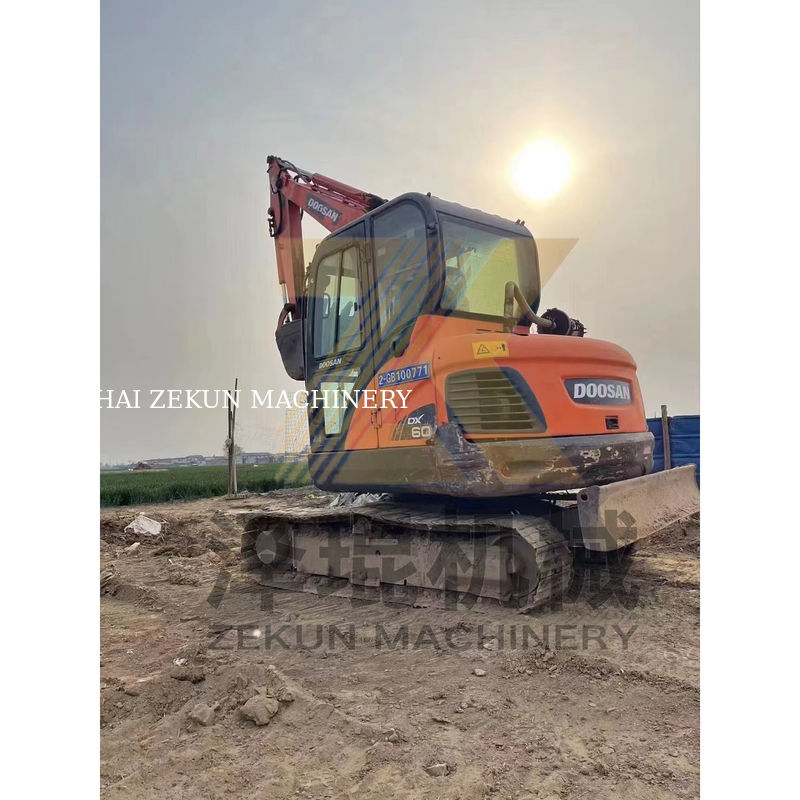 2015 년 사용 된 Doosan DH60-7 발굴기 좋은 상태 좋은 5500 KG 기계 무게