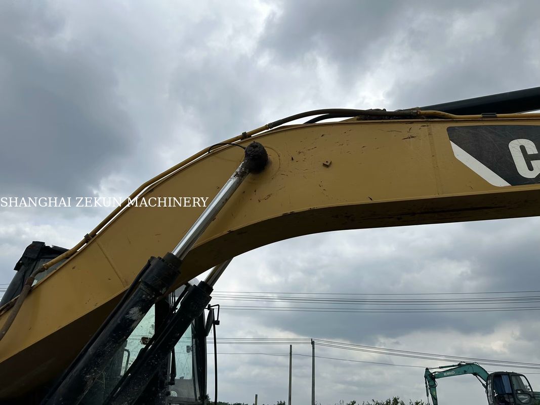 2014 CAT 320D2 굴착기 10,812시간 및 성능 유압 유량 2 x 214 L/min 주행 속도 3.5 / 5.5 Km/h