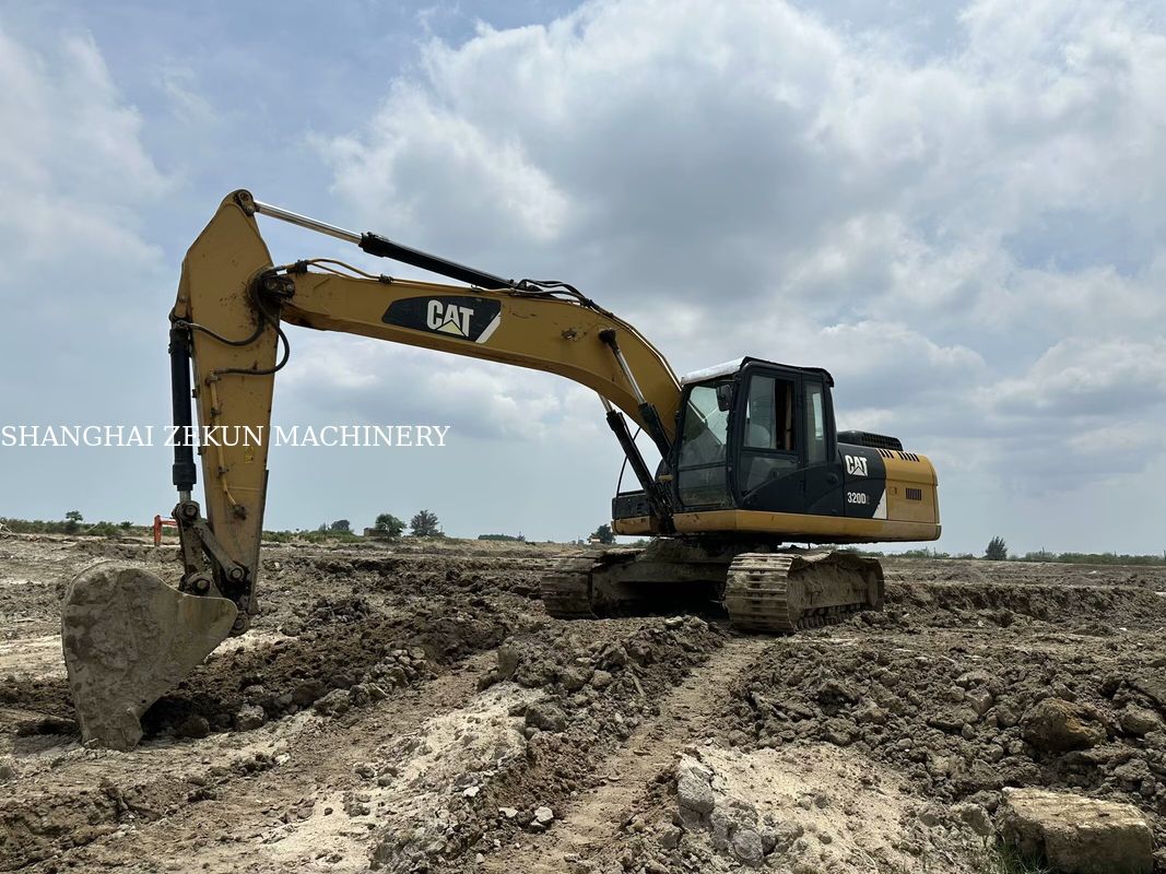 2014 CAT 320D2 굴착기 10,812시간 및 성능 유압 유량 2 x 214 L/min 주행 속도 3.5 / 5.5 Km/h