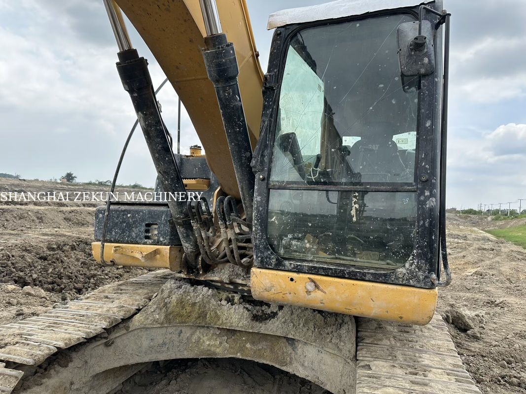 2014 CAT 320D2 굴착기 10,812시간 및 성능 유압 유량 2 x 214 L/min 주행 속도 3.5 / 5.5 Km/h