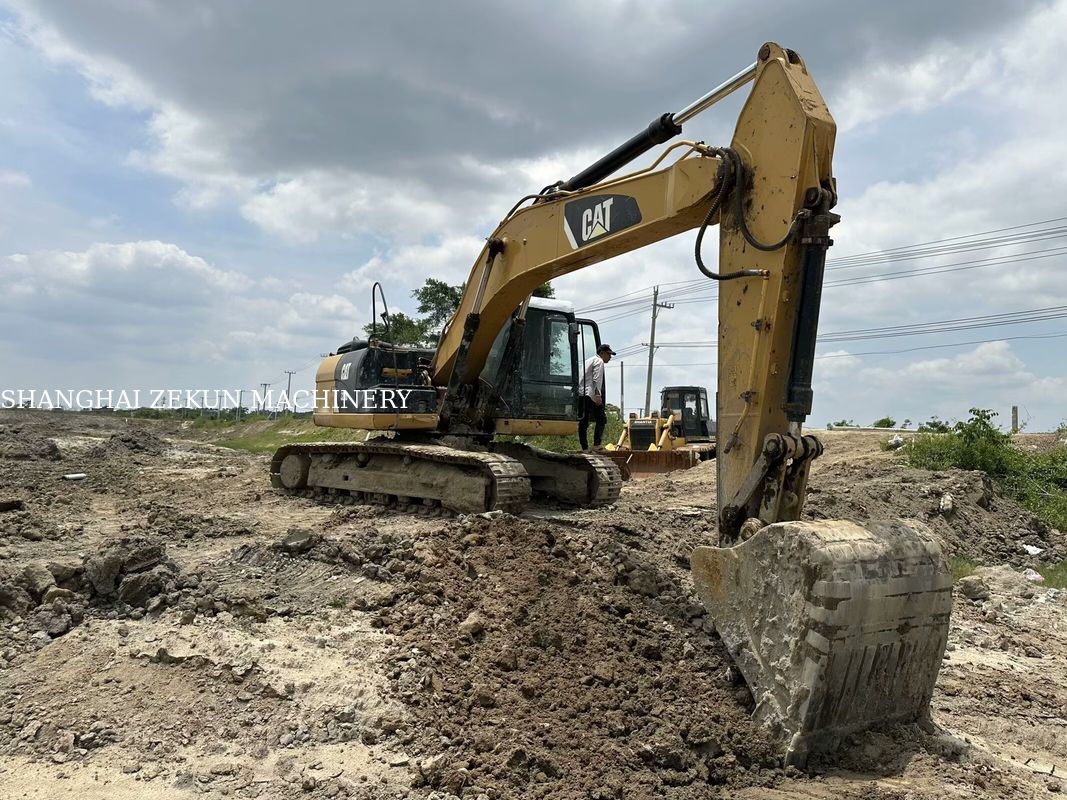 2014 CAT 320D2 굴착기 10,812시간 및 성능 유압 유량 2 x 214 L/min 주행 속도 3.5 / 5.5 Km/h