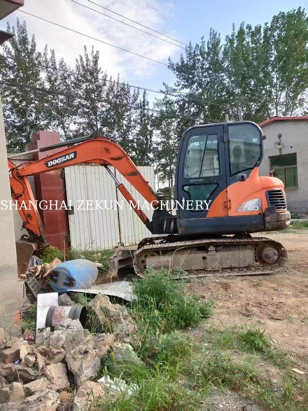 2013 Doosan DX60 굴착기 수압 압력 27.5 MPa 및 최대 굴착 높이 800 mm