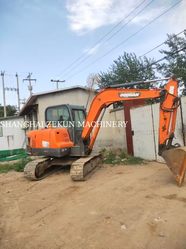 2013 Doosan DX60 굴착기 수압 압력 27.5 MPa 및 최대 굴착 높이 800 mm